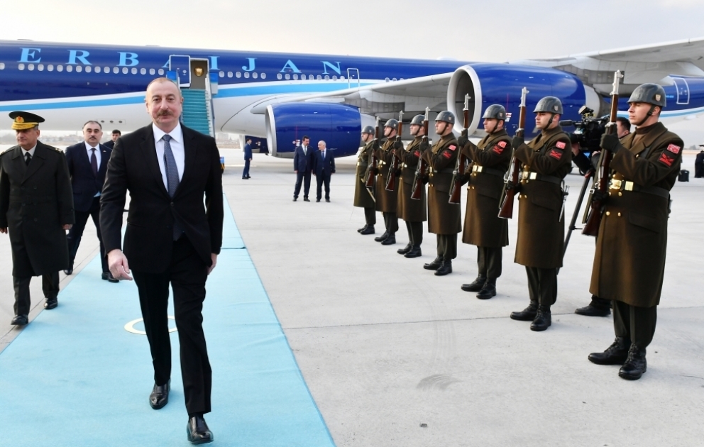 Президент Азербайджана Ильхам Алиев прибыл с визитом в Турцию ВИДЕО