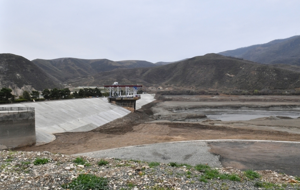 Ознакомление с капитальным ремонтом Суговушанского водохранилища, вытекающего из него магистрального водного канала и строительством объектов туристической инфраструктуры ВИДЕО