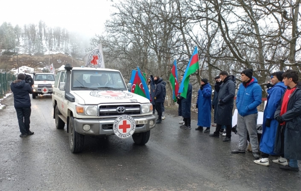 Eight ICRC vehicles pass freely through protest area VIDEO