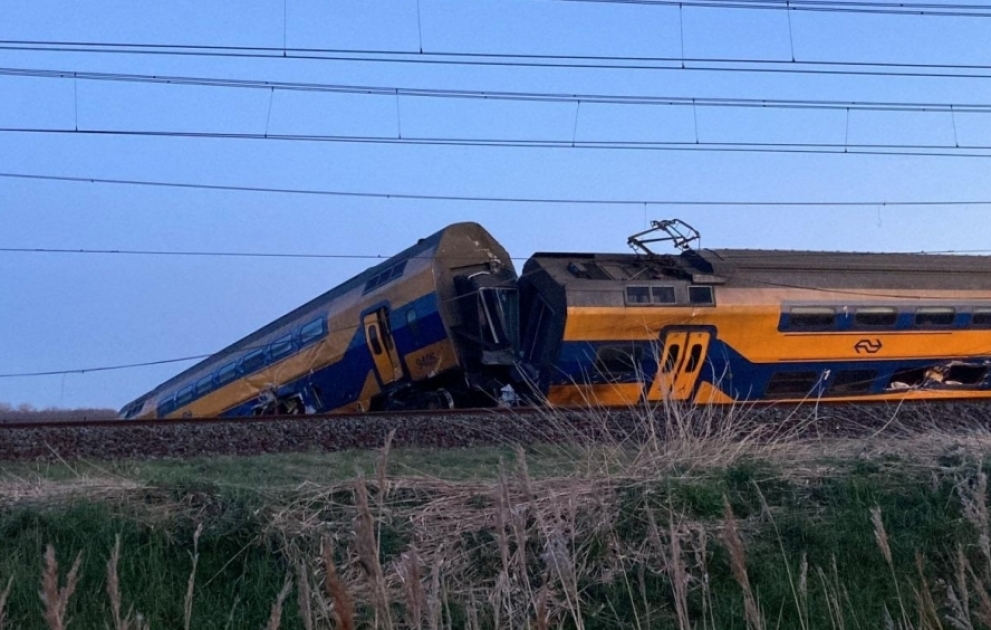 Personenzug in den Niederlanden entgleist - Viele Verletzte und ein Toter VIDEO
