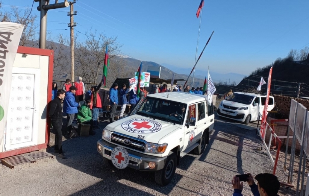 Nine ICRC vehicles pass unhindered through protest area VIDEO
