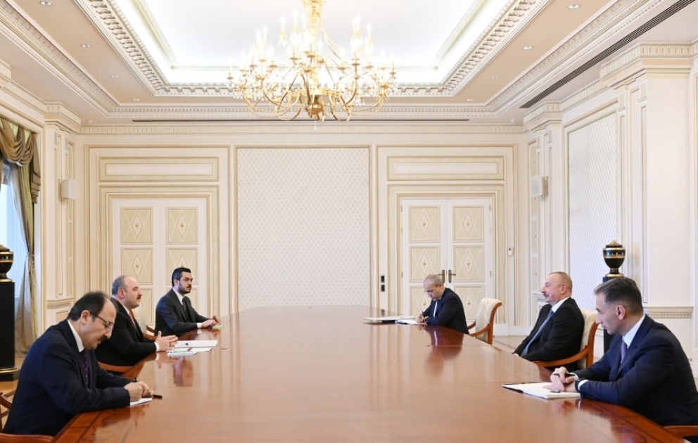Präsident Ilham Aliyev empfängt türkischen Minister für Industrie und Technologie VIDEO