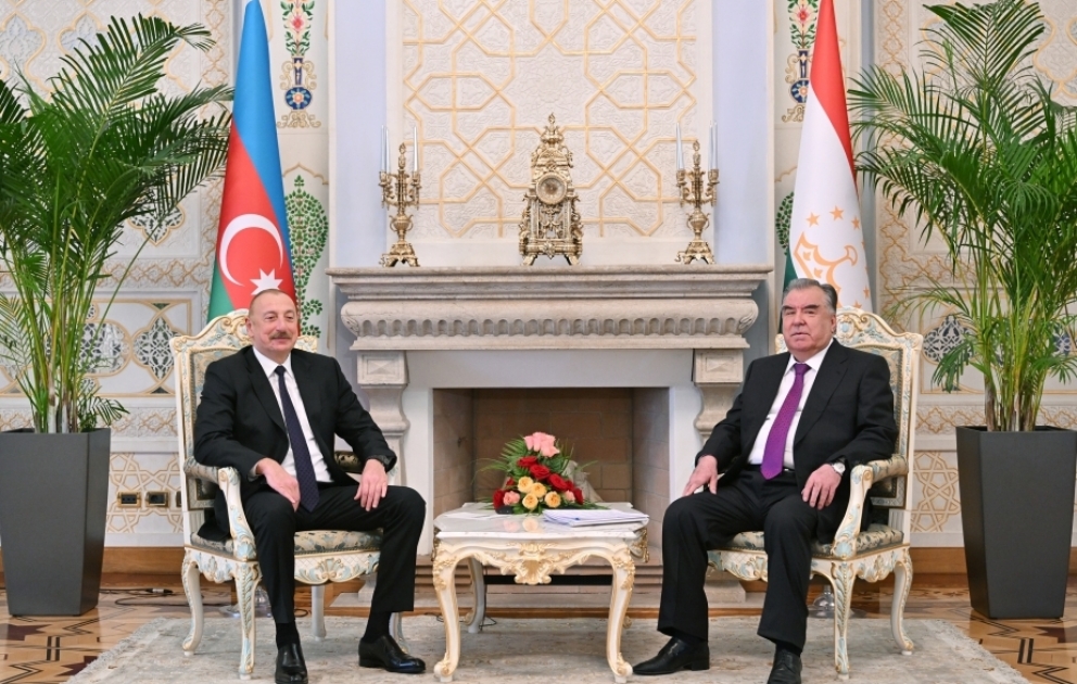 Rencontre en tête-à-tête des présidents azerbaïdjanais et tadjik VIDEO