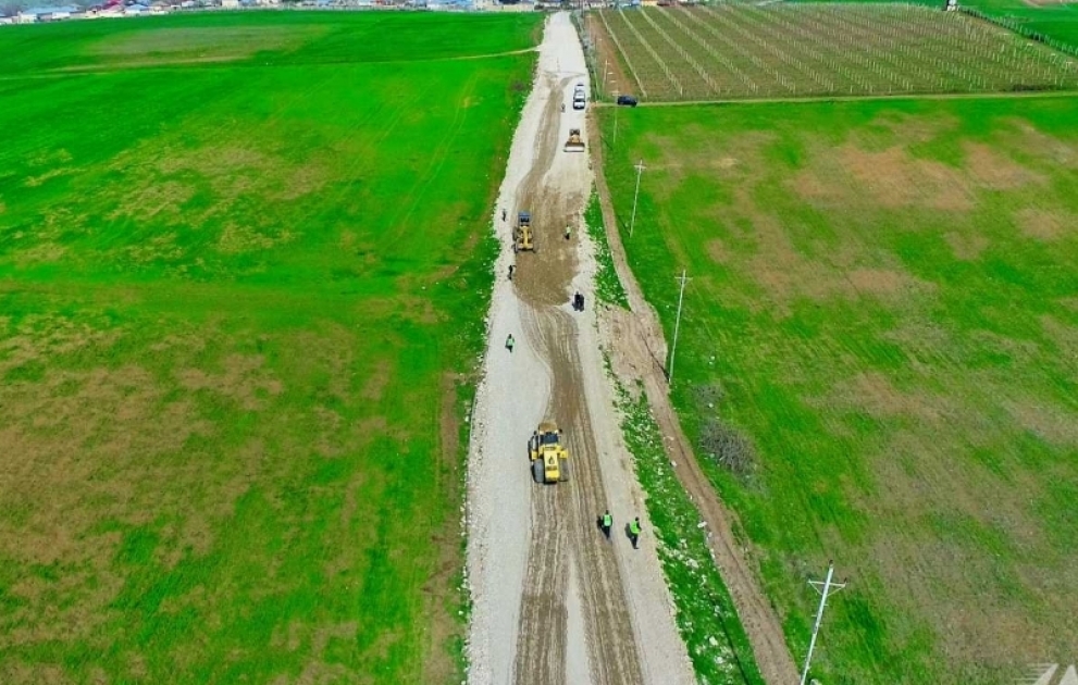 Şamaxı rayonunda üç yaşayış məntəqəsinin yolu yenidən qurulur VİDEO