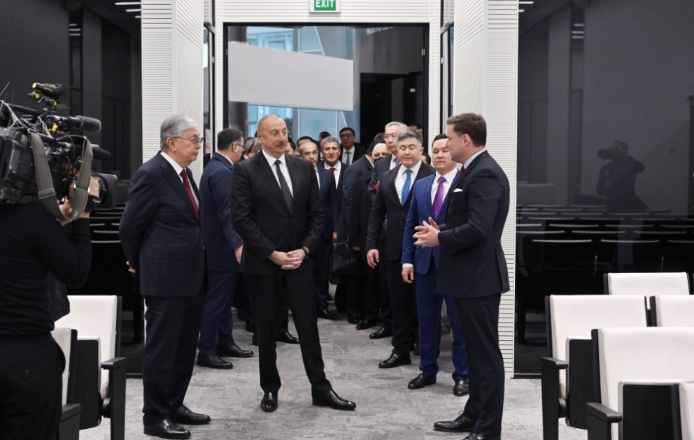 Präsidenten von Aserbaidschan und Kasachstan besuchen Internationales Finanzzentrum Astana VIDEO