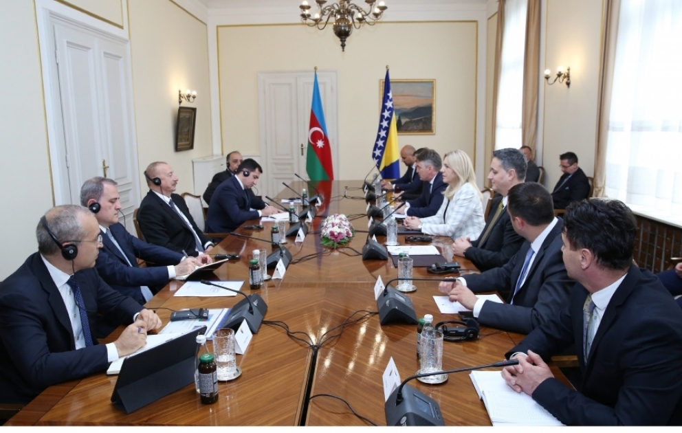 Azərbaycan Prezidenti İlham Əliyevin Sarayevoda Bosniya və Herseqovinanın Rəyasət Heyətinin Sədri və üzvləri ilə geniş tərkibdə görüşü olub YENİLƏNİB VİDEO