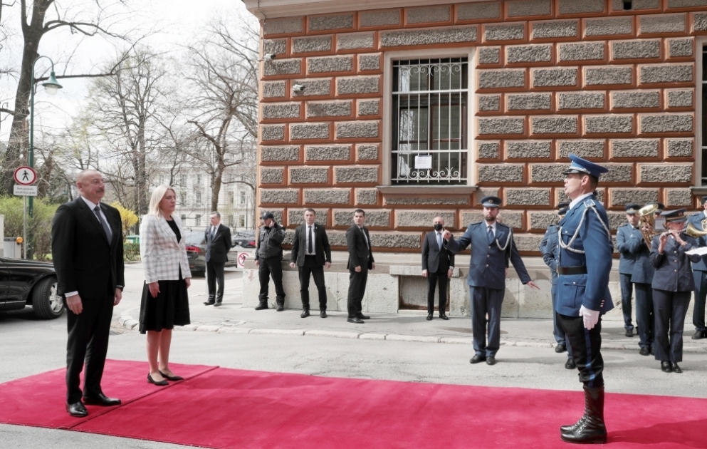 Offizieller Empfang des Präsidenten von Aserbaidschan in Sarajevo VIDEO