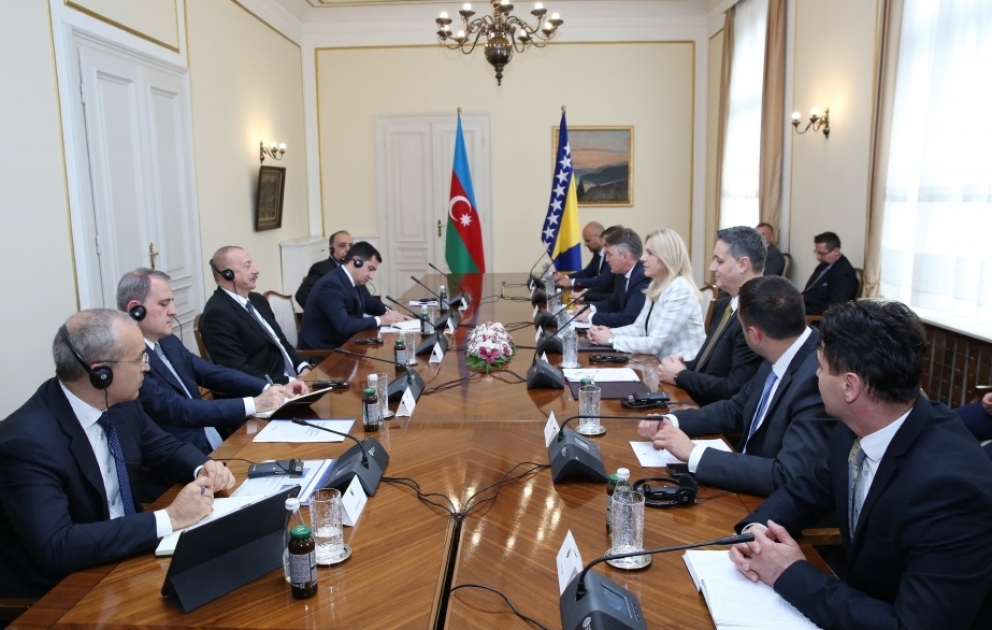 Réunion élargie du président Ilham Aliyev avec la présidente et les membres de la Présidence collégiale de la Bosnie-Herzégovine à Sarajevo MIS A JOUR VIDEO