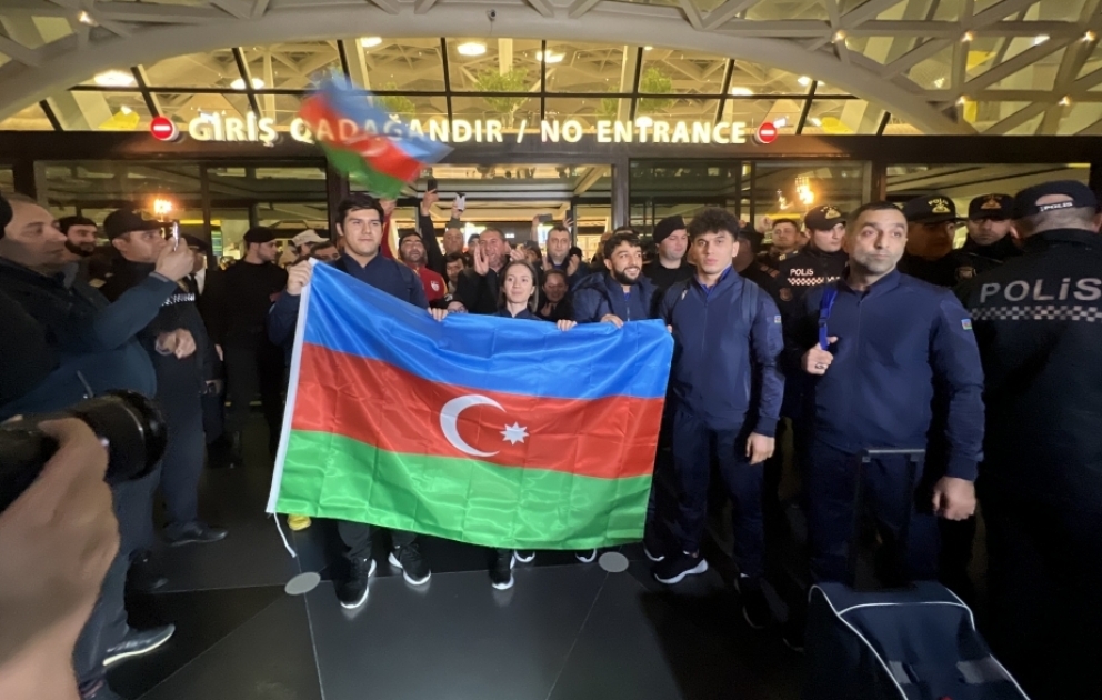 Ağırlıqqaldırma üzrə millimiz Vətənə qayıdıb VİDEO