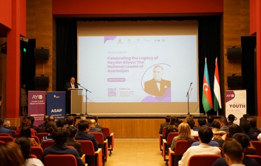 Budapeştdə Ümummilli Lider Heydər Əliyevin 100 illiyinə həsr edilmiş gənclər forumu təşkil olunub VİDEO