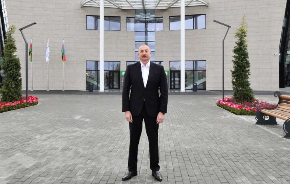 Le président Ilham Aliyev accorde une interview à la chaîne de télévision AzTV à Salyan VIDEO