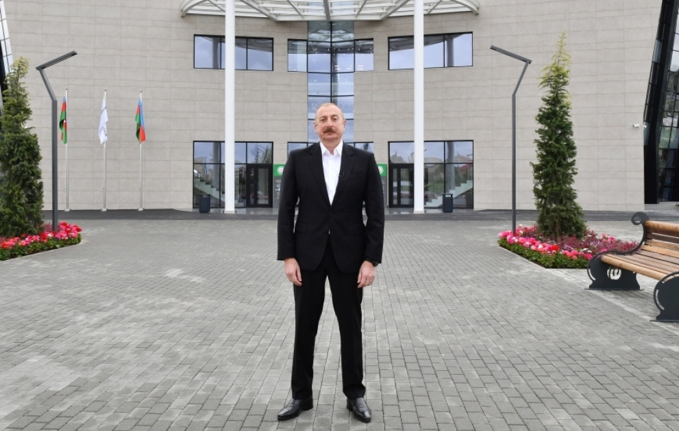 Präsident Ilham Aliyev gibt dem aserbaidschanischen Fernsehen Interview VIDEO