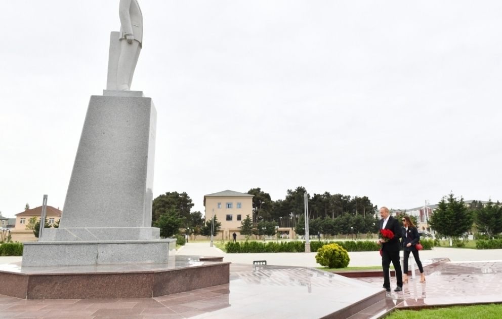 Präsident Ilham Aliyev und First Lady zu Besuch im Neftchala Distrikt  VIDEO