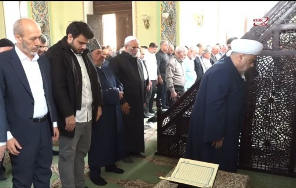 “Təzəpir” məscidində bayram namazı qılınıb VİDEO
