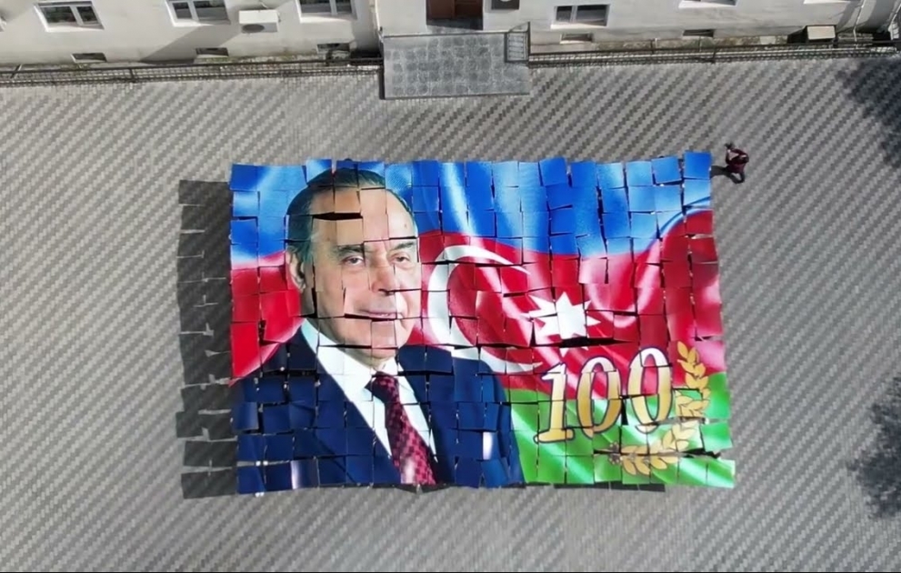 ADU tələbələrinin iştirakı ilə “Heydər Əliyev-100” adlı fləşmob təşkil edilib VİDEO