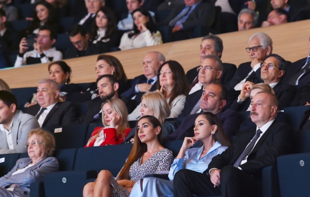Konzert zum 100. Geburtstages von Akademikerin Zarifa Aliyeva im Heydar Aliyev Zentrum Präsident Ilham Aliyev und First Lady Mehriban Aliyeva waren ebenfalls beim Konzert zugegen VIDEO