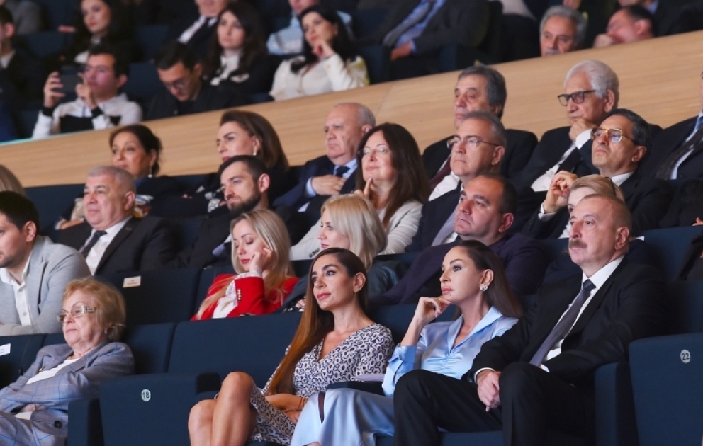 Le Centre Heydar Aliyev accueille un concert consacré au centenaire de l’académicienne Zarifa Aliyeva  Le président Ilham Aliyev et son épouse Mehriban Aliyeva assistent au concert VIDEO