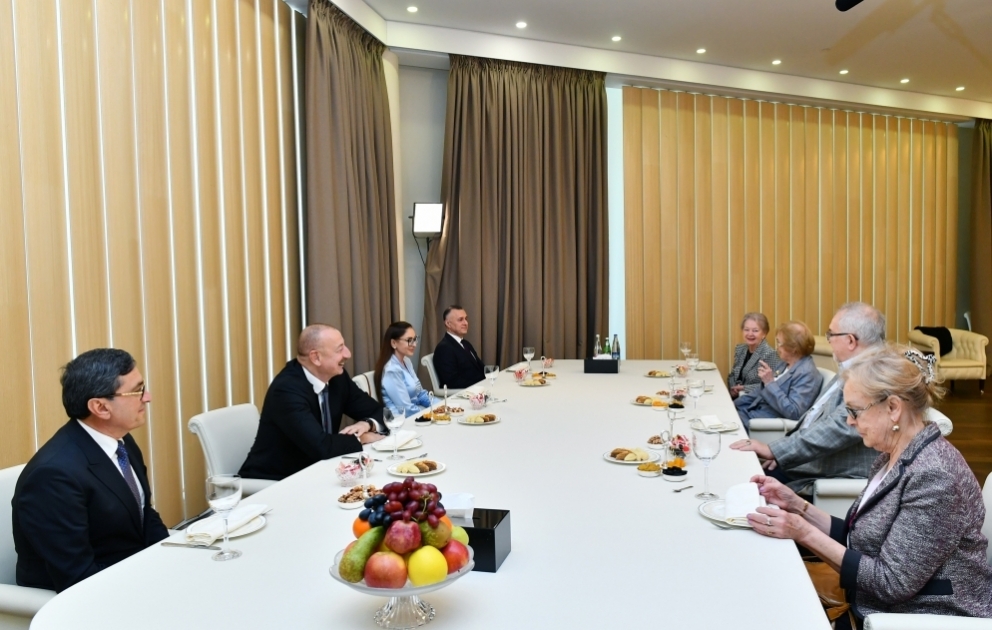 Prezident İlham Əliyev və birinci xanım Mehriban Əliyeva akademik Zərifə Əliyeva ilə bir dövrdə çalışmış oftalmoloqlarla söhbət ediblər VİDEO