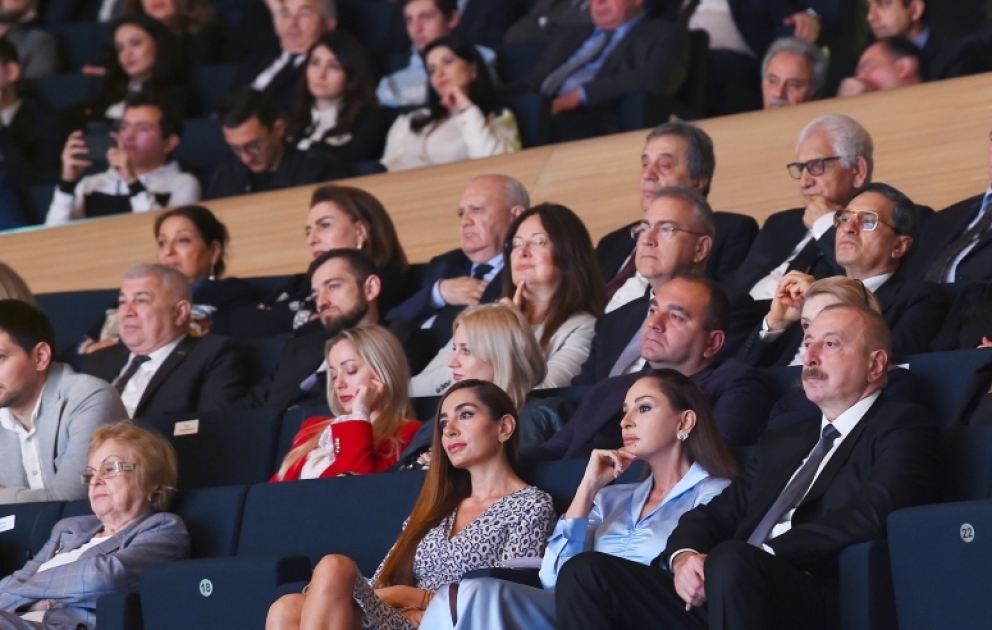 Heydər Əliyev Mərkəzində akademik Zərifə Əliyevanın 100 illiyi münasibətilə konsert olub Prezident İlham Əliyev və birinci xanım Mehriban Əliyeva konsertdə iştirak ediblər VİDEO