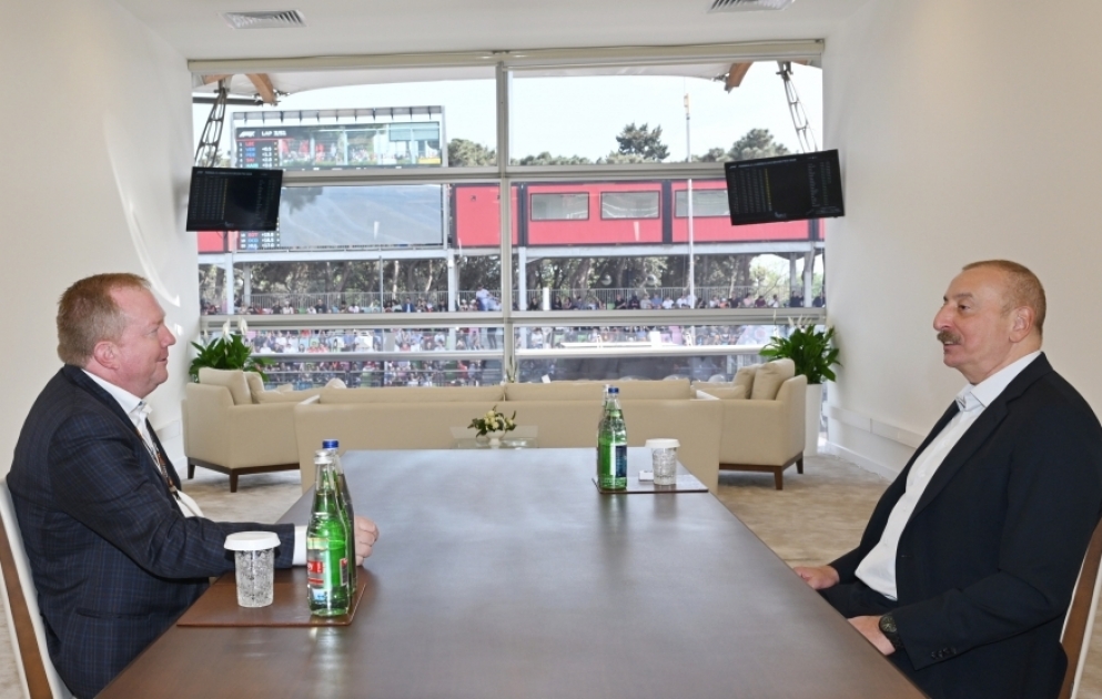 Azərbaycan Prezidenti İlham Əliyev “Boeing” şirkətinin icraçı vitse-prezidentini qəbul edib YENİLƏNİB VİDEO