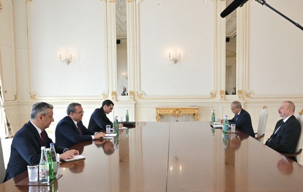 Le président Ilham Aliyev reçoit le président du Conseil d’administration de l’entreprise ouzbèke Uzavtosanoat MIS A JOUR VIDEO