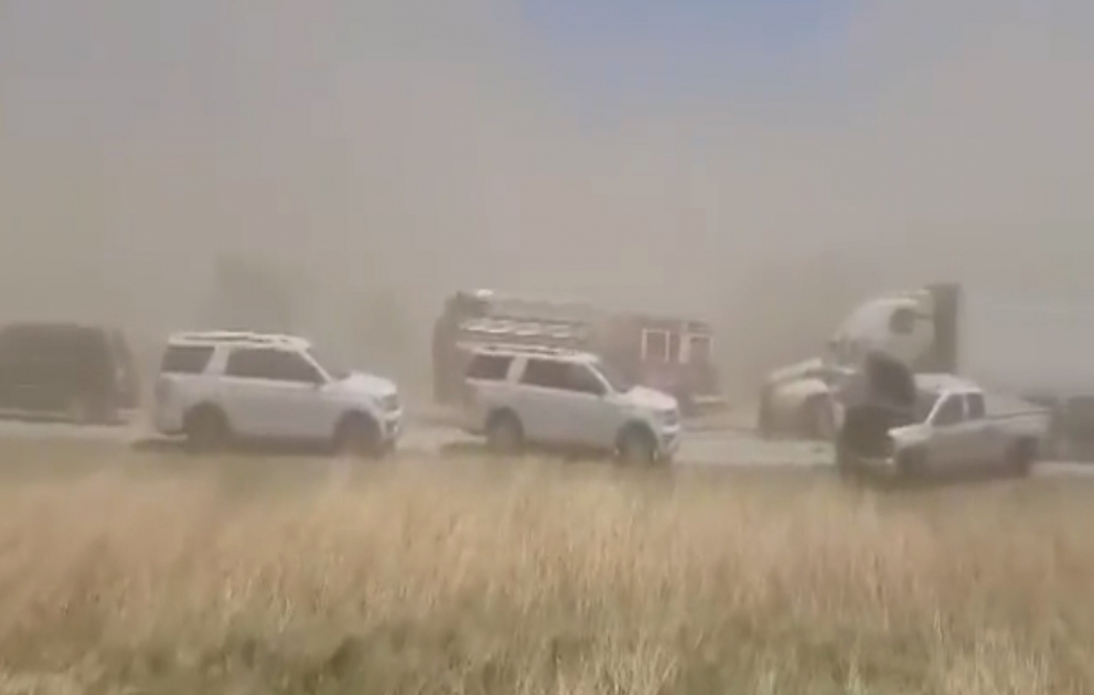 At least 6 dead, 30 injured in vehicle crashes amid dust storm in U.S. Illinois VIDEO