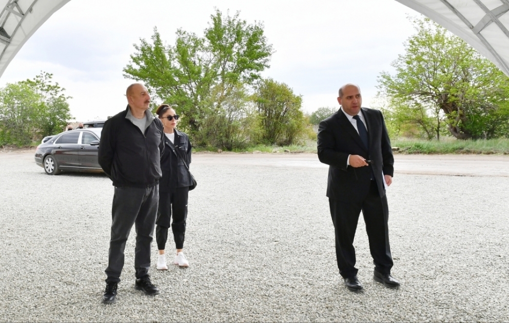 Präsident Ilham Aliyev legt Grundstein für Verwaltungsgebäude in Agdam VIDEO