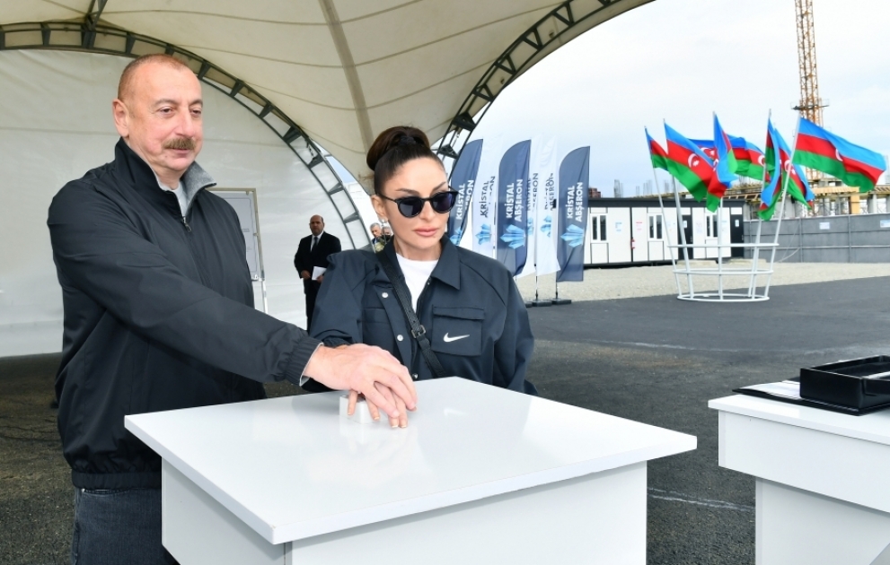 Le président azerbaïdjanais et son épouse posent la première pierre du Centre du mougham d’Aghdam VIDEO