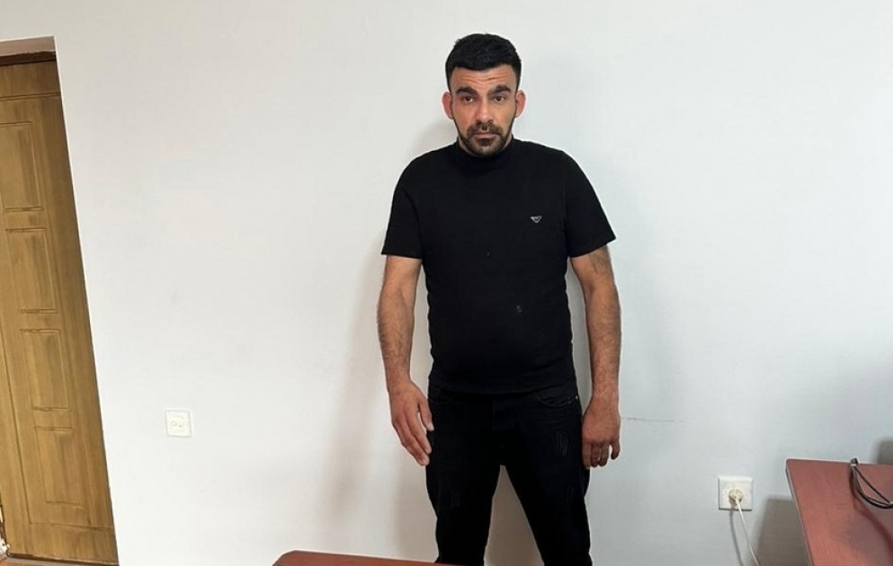 Qobustanda İran vətəndaşına kuryerlik edən şəxsdən avtomat aşkarlanaraq götürülüb VİDEO