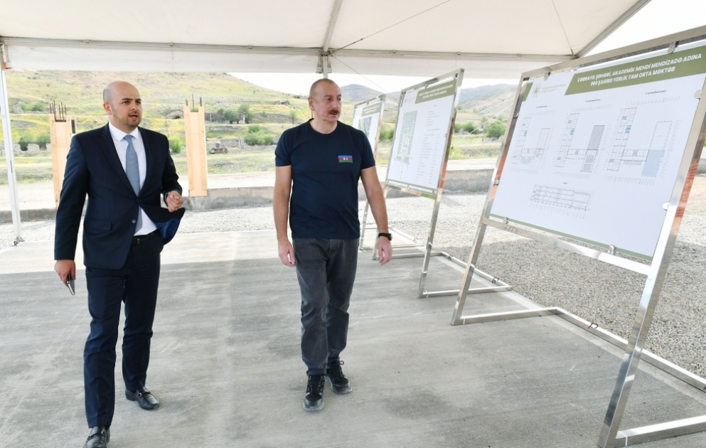 Präsident Ilham Aliyev besichtigt Baufortschritt einer Schule mit 960 Plätzen in der Stadt Jabrayil VIDEO