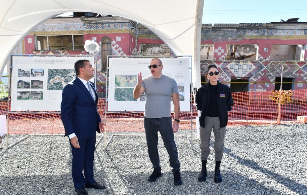 Präsident Ilham Aliyev und First Lady Mehriban Aliyeva zu Besuch im Bezirk Khojavend Staatschef und First Lady informieren sich über touristische Projekte im Dorf Tugh VIDEO