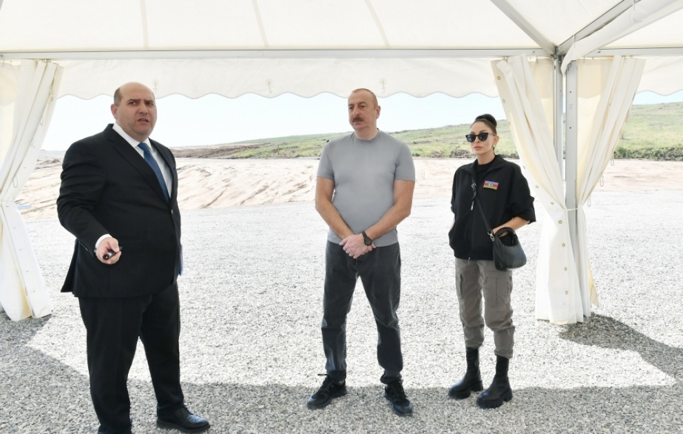 Präsident Ilham Aliyev legt Grundstein für das Dorf Pirahmadli im Distrikt Füsuli VIDEO