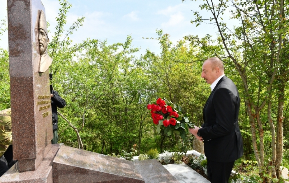 President Ilham Aliyev visited Mir Mohsun Navvab Garabaghi`s tomb in Jidir Duzu plain VIDEO