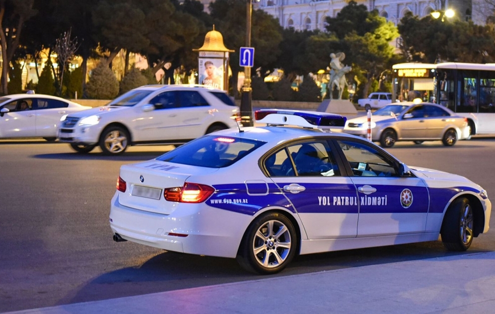 Polis maşını “Şıxov” çimərliyinin qarşısından keçən yolda piyadanı vurub VİDEO