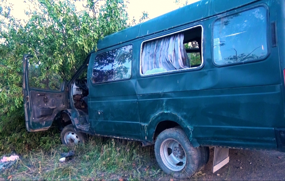 Cəlilabadda mikroavtobus qəzaya uğrayıb, yaralılar var VİDEO
