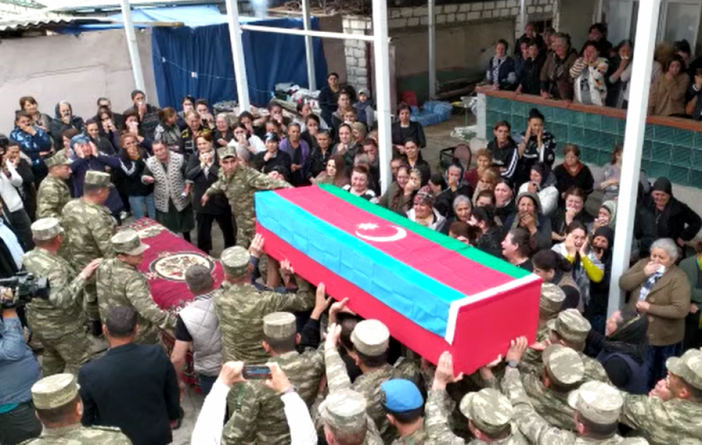 Şəhid Orxan Novruzəlizadə son mənzilə izdihamla yola salınıb VİDEO