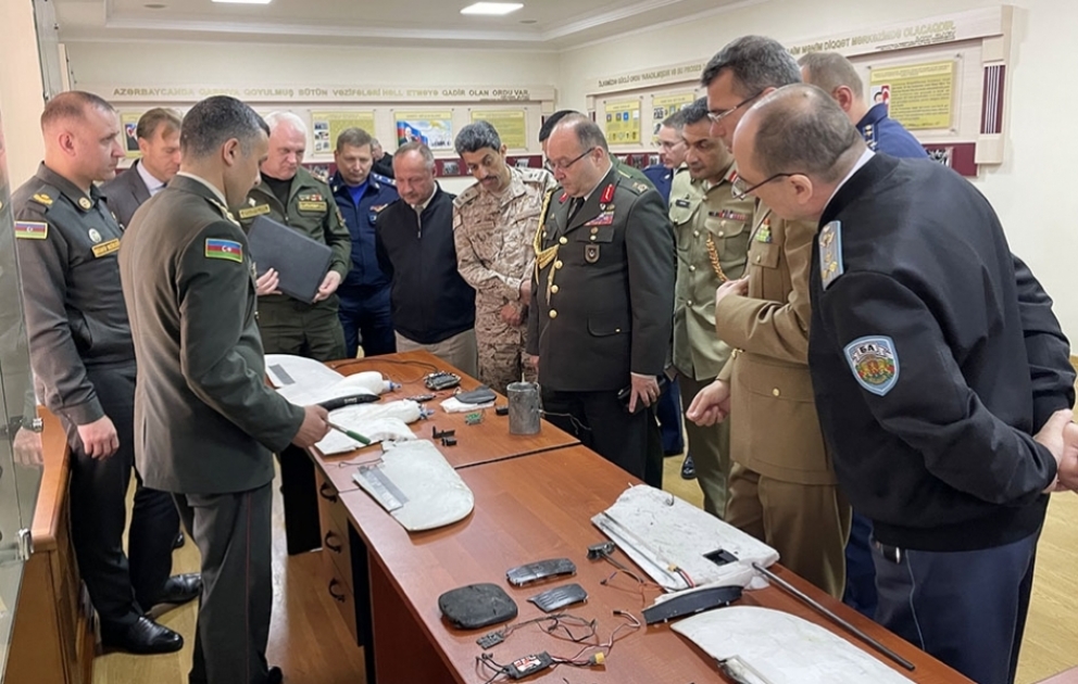 Des attachés militaires ont été informés des provocations arméniennes VIDEO