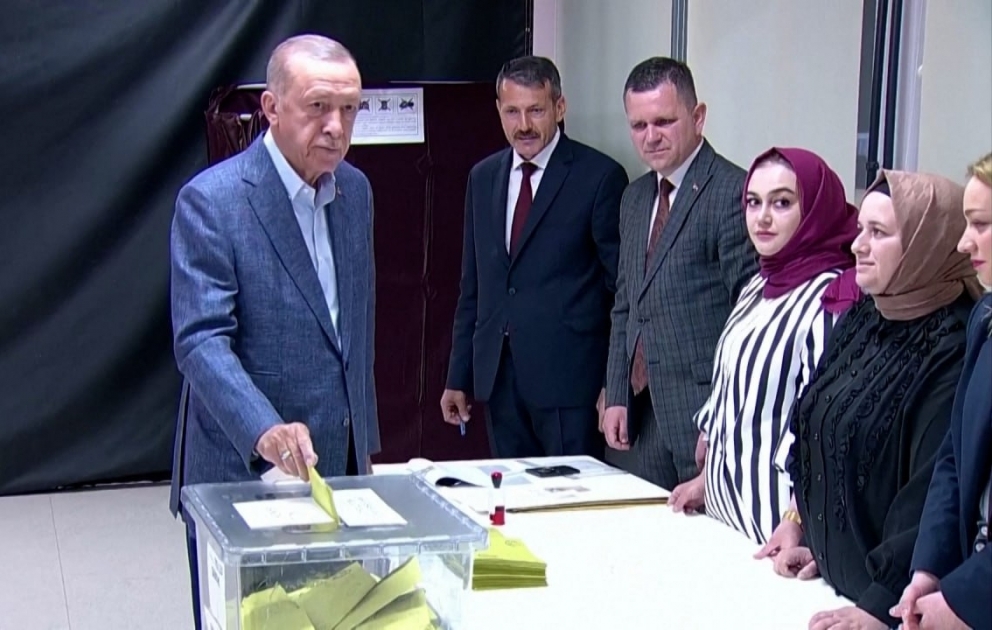 Rəcəb Tayyib Ərdoğan ölkədə keçirilən prezident və parlament seçkilərində səs verib VİDEO