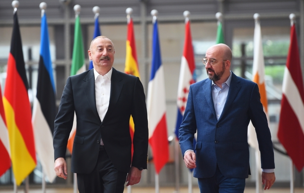 Präsident Ilham Aliyev und EU-Ratspräsident Charles Michel treffen sich in Brüssel  AKTUALISIERT VIDEO