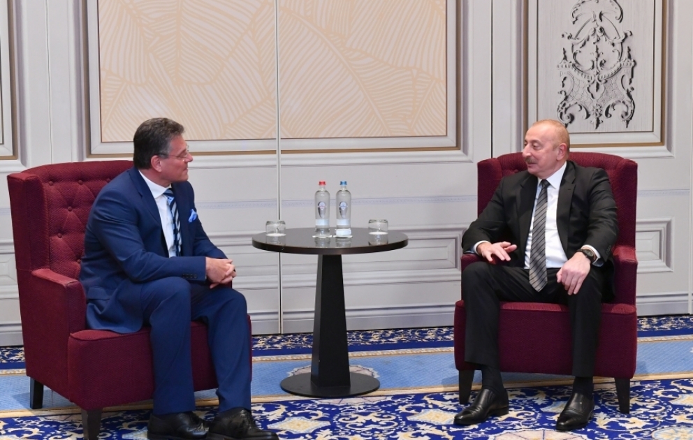 Le président Ilham Aliyev entame une visite de travail au Royaume de Belgique  Entretien avec le vice-président de la Commission européenne à Bruxelles  MIS A JOUR VIDEO