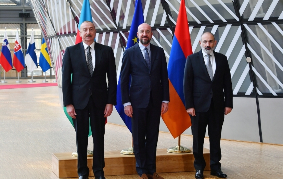 Präsident Ilham Aliyev, EU-Ratspräsident und Armeniens Premierminister treffen sich in Brüssel VIDEO