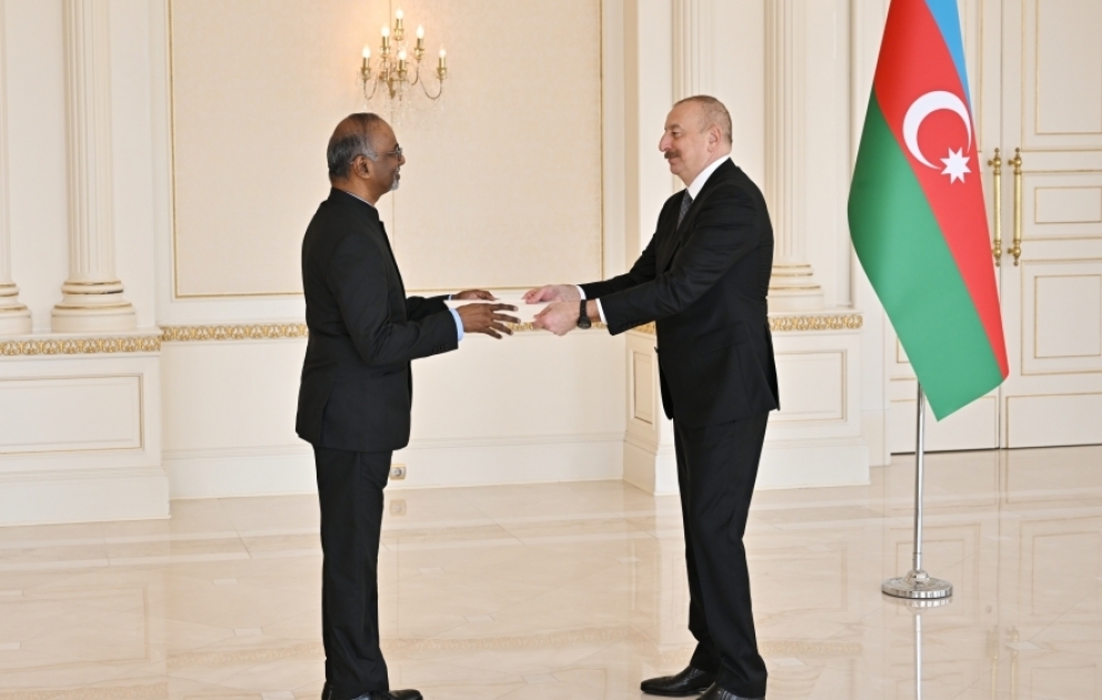Neuer indischer Botschafter in Aserbaidschan übereicht Präsident Ilham Aliyev sein Beglaubigungsschreiben AKTUALSIERT VIDEO