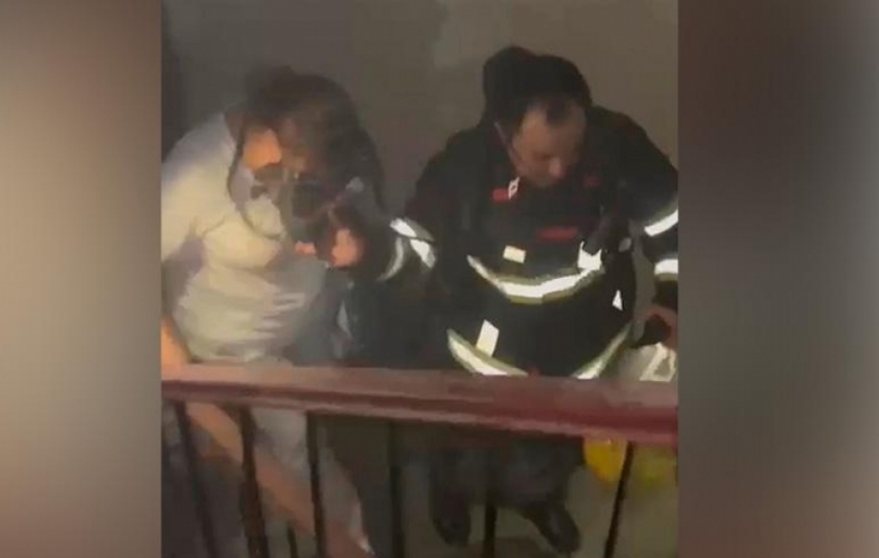 FHN: Bakıda çoxmərtəbəli yaşayış binasında yanğın olub, 17 nəfər təxliyə edilib VİDEO