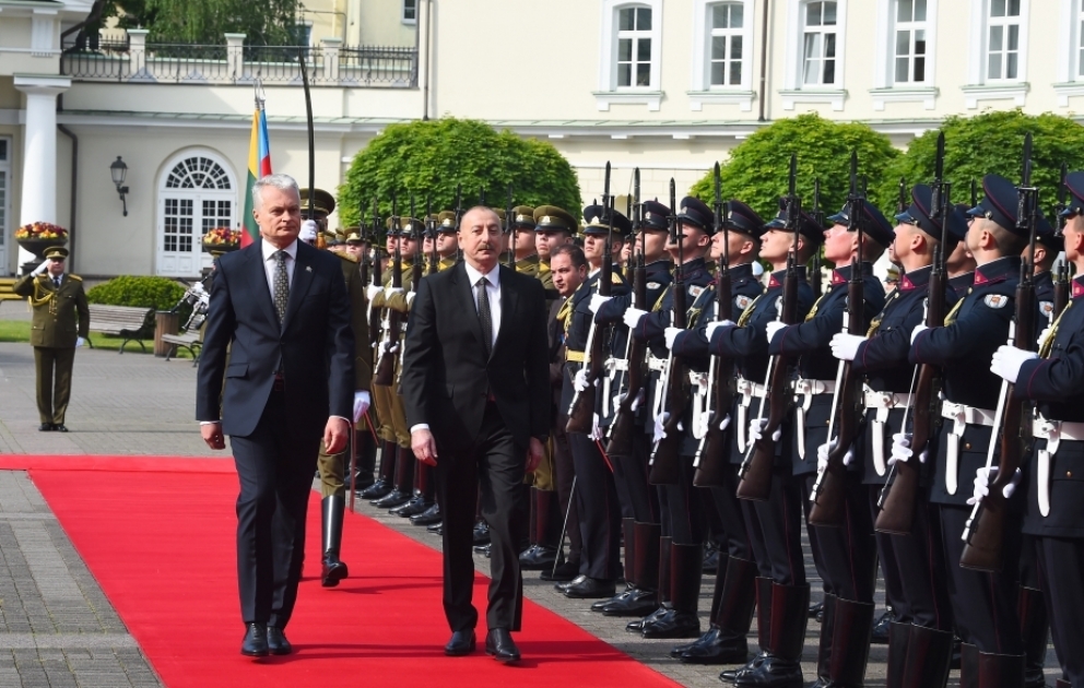 Official welcome ceremony was held for President Ilham Aliyev in Vilnius VIDEO