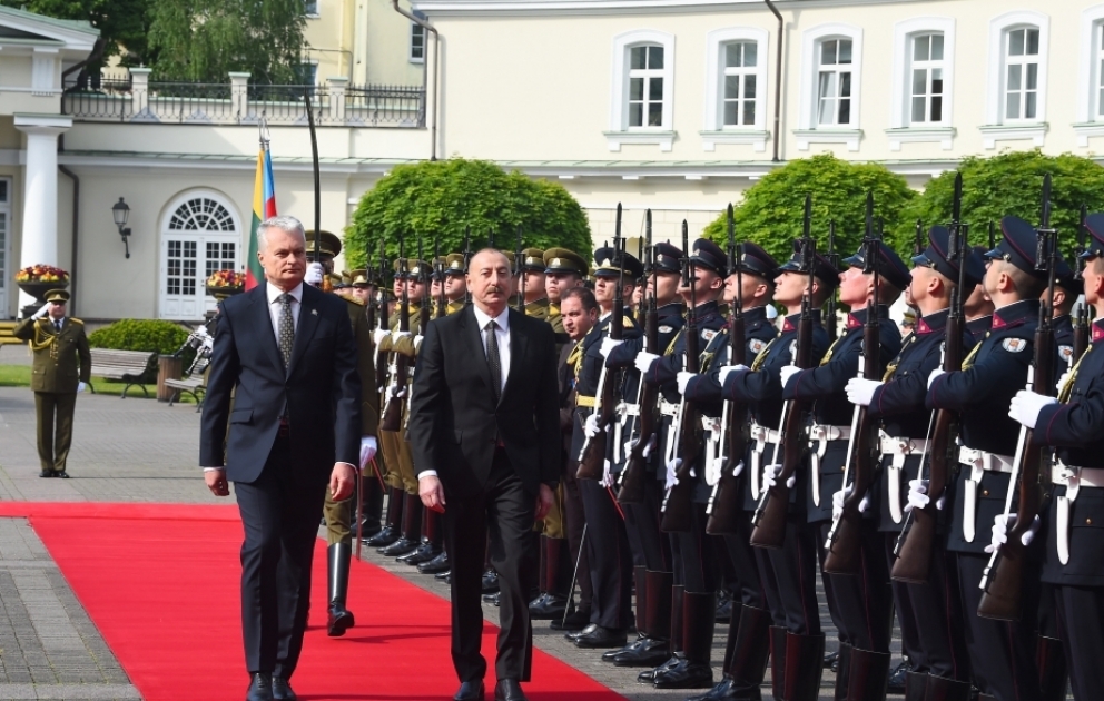 Cérémonie d’accueil officiel du président azerbaïdjanais à Vilnius VIDEO