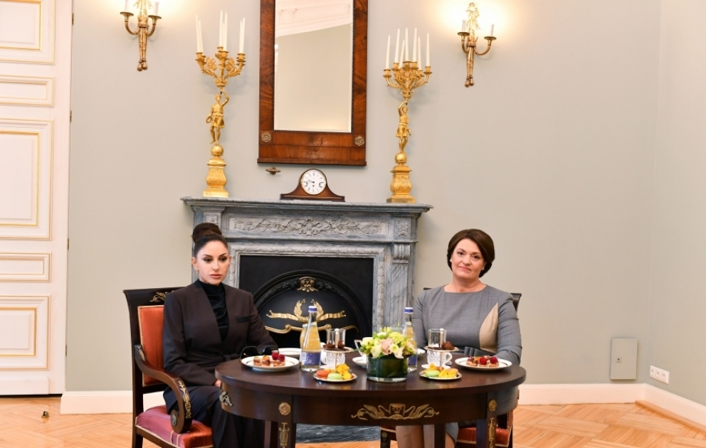 Vilnüsdə Azərbaycanın və Litvanın birinci xanımlarının görüşü olub VİDEO