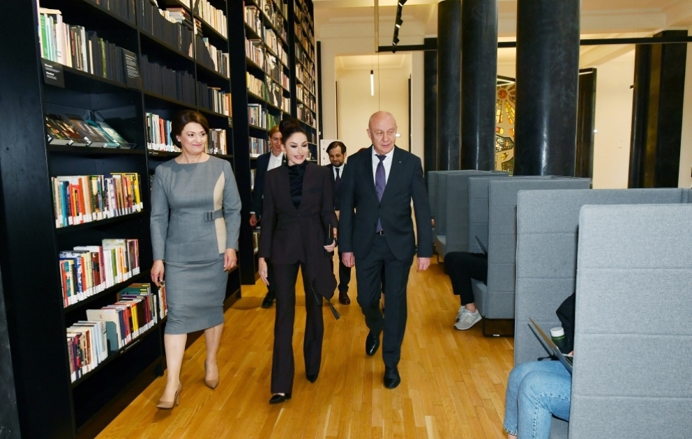 Mehriban Aliyeva visite la Bibliothèque nationale Martynas Mazvydas de Lituanie VIDEO