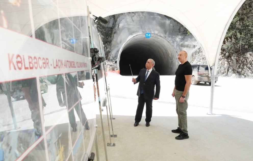Kelbédjer : visite des tunnels routiers et inspection de l’avancement des travaux sur la route Kelbédjer-Latchine VIDEO
