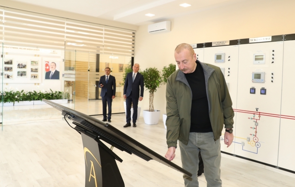 Präsident Ilham Aliyev weiht 110/35/10 Umspannwerk „Gortschu“ in Latschin Region ein VIDEO