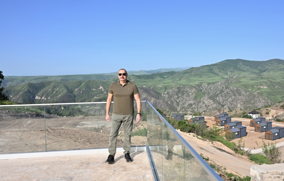 Le président Ilham Aliyev assiste à un certain nombre d’événements dans la ville de Latchine VIDEO